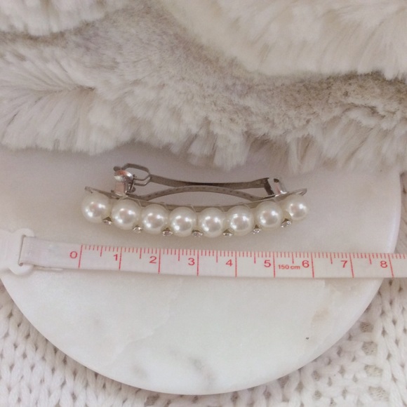 Faux Pearl Hair Clip - Picture 5 of 5